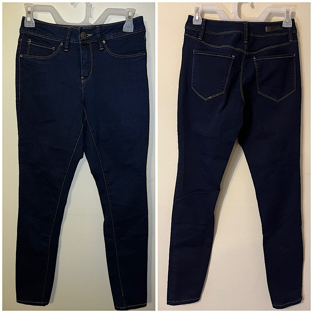 Royalty For Me Women’s Dark Wash Skinny Jeans! Size 4.